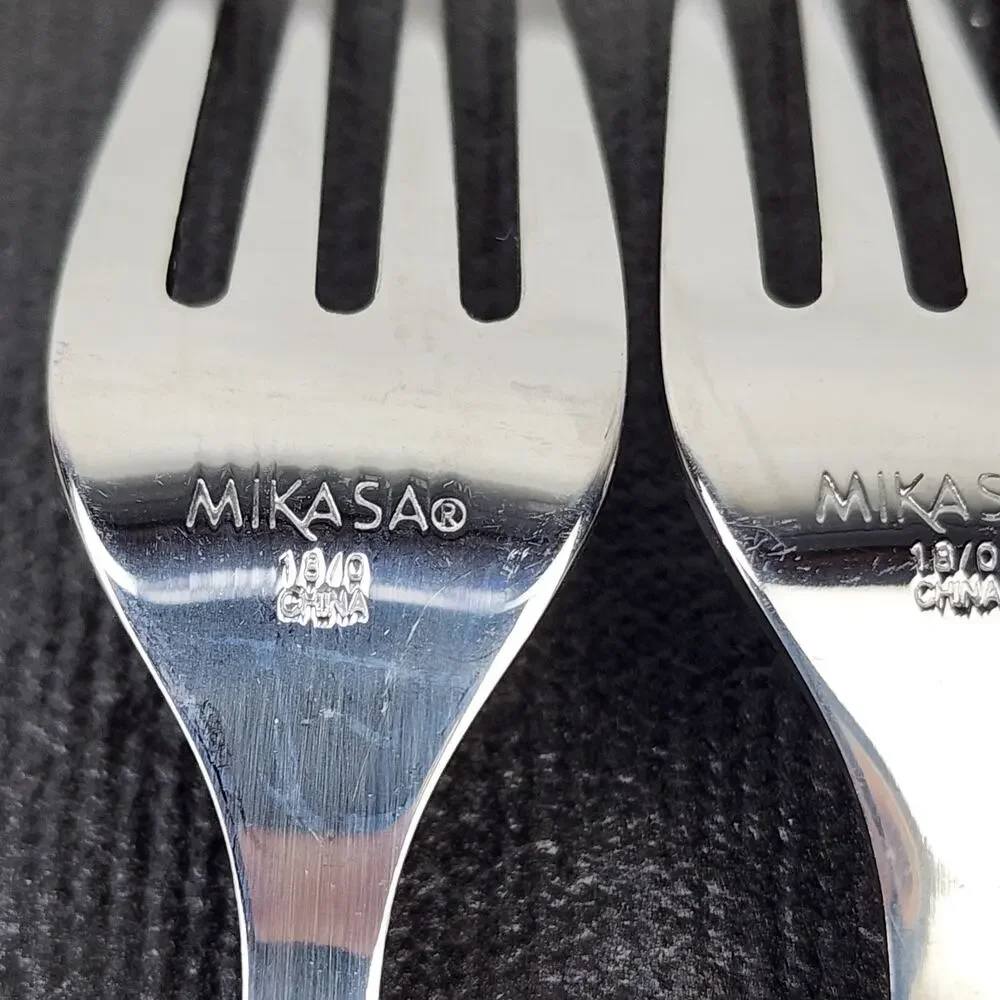 4 MIKASA Tortoise Handle Flatware Brown Acrylic Handle Desert Salad Forks 7